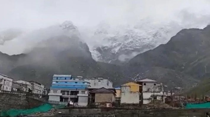 Kedarnath covered in snowfall, pilgrims brave biting cold to visit shrine